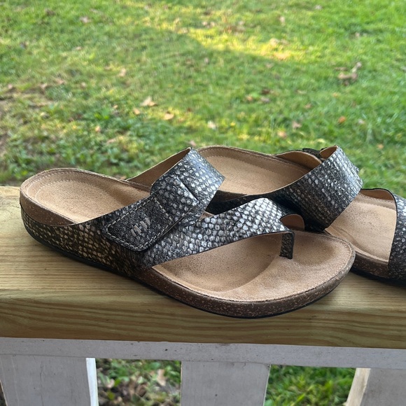 Clark’s artisan Perry Coast bronze sandal size 7 - Picture 1 of 6